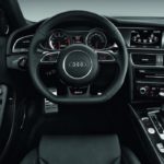 2012-Audi-RS4-Avant-ic-mekan