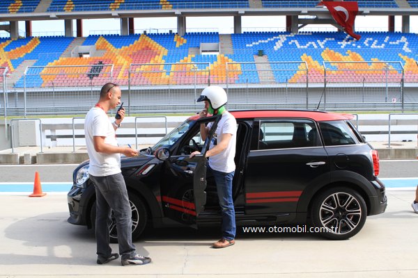 MINI_John_Cooper_Works_intercity_istanbul_park_pist_gunu_19_mayis_2013 (3)