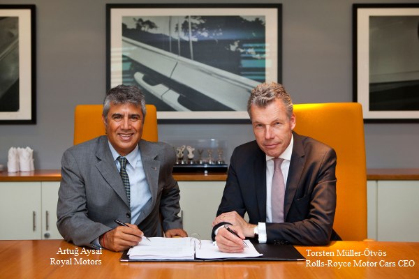Artug_Aysal_Royal_Motors-Torsten_Muller-Otvos_CEO_Rolls-Royce Motor Cars_sozlesme_imzasi