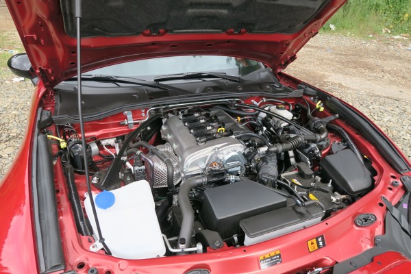 2016_Mazda_MX-5_motor