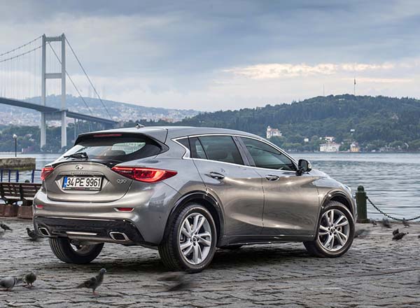 Infiniti Q30