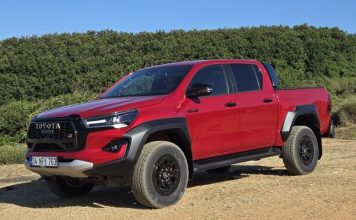 Toyota Hilux GR Sport test sürüşü