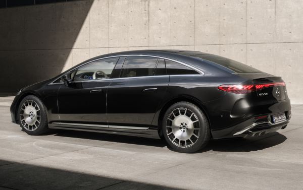 yeni Mercedes-Benz EQS 2026 926 km menzil