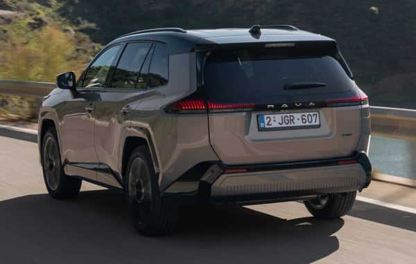 Yeni Toyota RAV-4 2026 arka