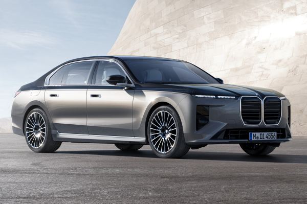 Makyajlı BMW 7 Serisi ön görünüm 2026 Nisan