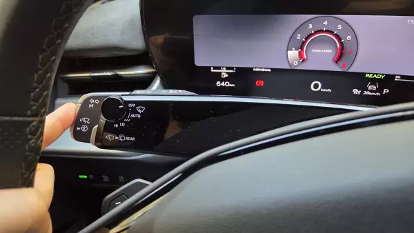 Audi Q3 sinyal kolu