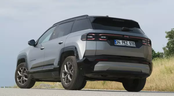 Jeep Compass 2026 stop lambaları
