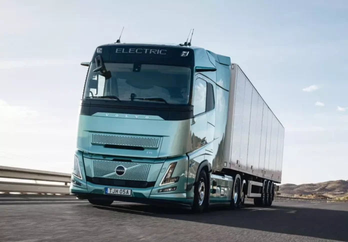 Volvo Trucks Elektrikli Kamyonları 2027 Yılın Kamyonu Seçildi