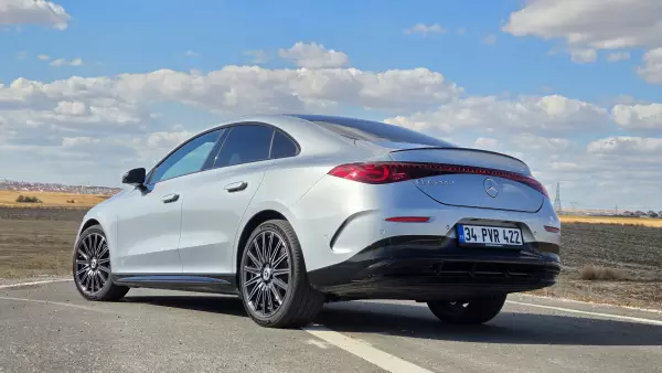 Elektrikli Mercedes-Benz CLA 200+ arka tasarım
