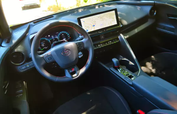 Toyota C-HR GR Sport direksiyon simidi